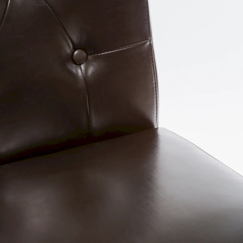 Chaises de salle à manger en similicuir (deux chaises par lot).